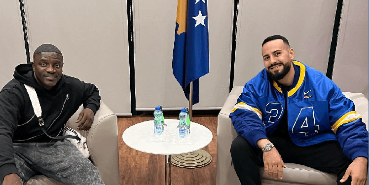 Mbërrin në Kosovë reperi me famë botërore