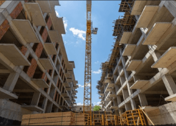 Taksa e pronës, pronarët e banesave parashikohet të paguajnë 16 miliardë lekë më tepër në vit