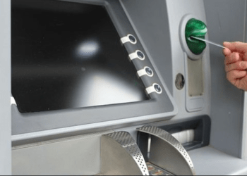 Bankomati në Gjilan nuk detektoi paratë e falsifikuara në të cilin u deponuan 20 kartëmonedha me vlerë 50 euro