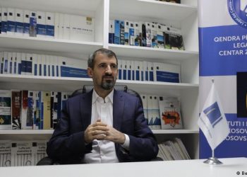 Miftaraj: Nëse një familje i merr social 175 euro, i ka 3 fëmijë, si ka me i ble librat