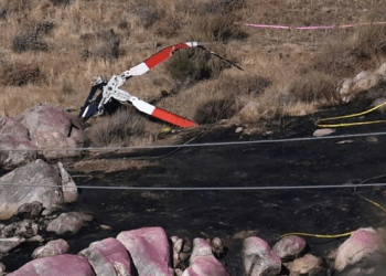 3 persona humbën jetën pasi 2 helikopterë u përplasën teksa po shuanin zjarret në Kaliforni