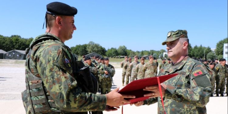 Një tjetër kontingjent i Shqipërisë i bashkohet misionit të KFOR-it në Kosovë