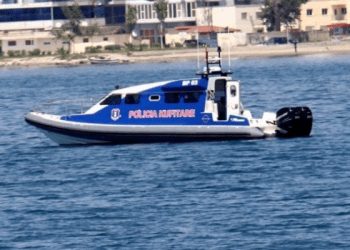 Policia Kufitare dhe ajo Detare shpëtojnë 12 persona në Durrës dhe Velipojë