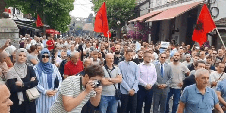 Gazetari kosovar dhe kameramani sulmohen nga disa persona në Prizren