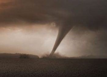 Tornado, erëra të forta dhe breshëri kanë goditur një pjesë të madhe të SHBA-së
