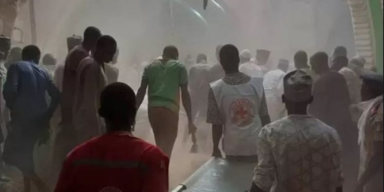 Vdesin 7 persona pas shembjes së xhamisë në Nigeri