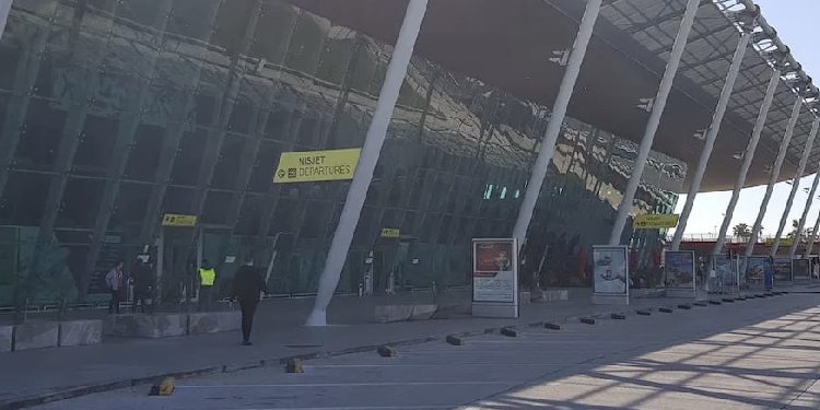 Në aeroportin e Rinasit, muaji gusht shënon rekordin e numrit të pasagjerëve