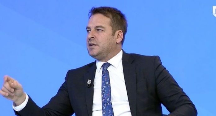 Muja i VV-së: Ekziston një garë e ashpër në tregun e spekulimeve politike në Kosovë