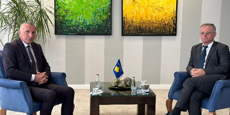 Takohet me Bislimin, Kamberi: Biseduam për zgjidhjen e çështjes së licencimit të mjekëve nga Lugina