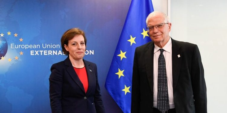 Gërvalla-Borellit: Sa i turpshëm, terroristët vrasin policinë dhe ju thërrisni “të gjithë aktorët”