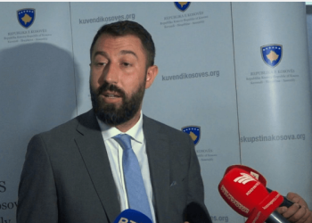 Kërkesa për dorëheqjen e kryetarëve, Krasniqi: Nuk brengosemi çka kërkon Beogradi, peticioni është demokraci