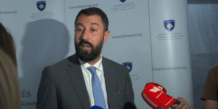 Kërkesa për dorëheqjen e kryetarëve, Krasniqi: Nuk brengosemi çka kërkon Beogradi, peticioni është demokraci