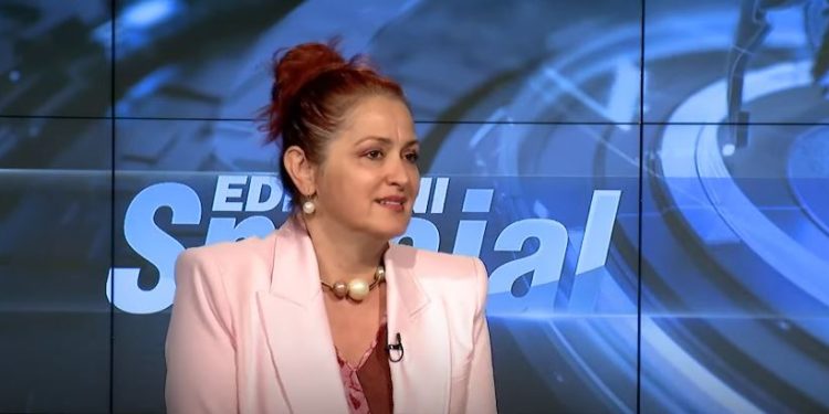 Hoxha nga PDK: Shumë familje s’kanë qasje në e-Kosova për ta bërë aplikimin për libra