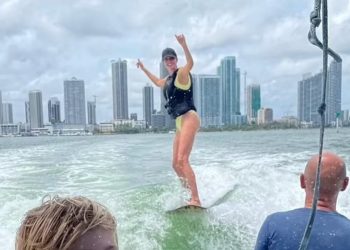 E ekulibruar, Ivanka Trump tregon e jashtëzakonshme në sërf