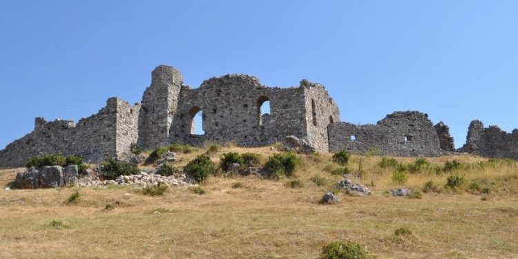 Shkodër: Fillon përgatitja e Kalasë së Lezhës për sezonin e ardhshëm turistik