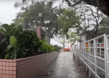 Tajfuni “Shaola” bllokon Kinën, mbyllen shkollat e anulohen fluturimet