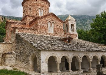 Shtohen dilemat për periudhën e ndërtimit të Kishës së Labovës së Kryqit