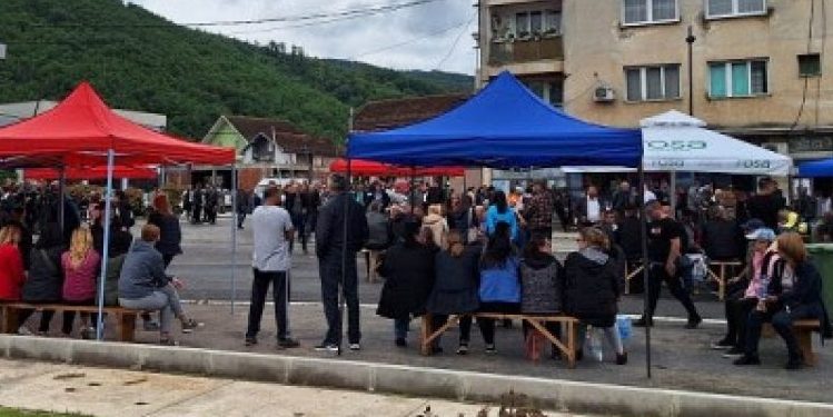 Vendosen grafite kundër rendit kushtetues në Leposaviq