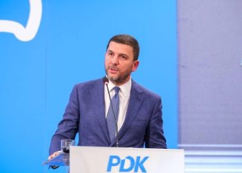 Krasniqi: Qeveria për t’u kaluar kompetencat prindërve na ka kthyer në ish-Jugosllavi