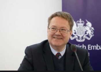 Sulmi në veri, ambasadori Abott i shkon në zyrë kryeministrit Kurti