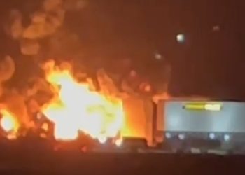 Digjet fabrika e ngjyrave, zjarr masiv në autostradën Tiranë-Durrës