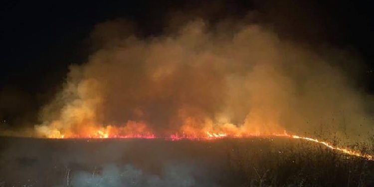 Zjarr në Prizren, policia: Mund të paraqesë rrezik për qarkullim të automjeteve në rrugën Prizren- Reçan