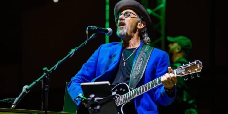 Ndahet nga jeta kitaristi legjendar i “Dire Straits”