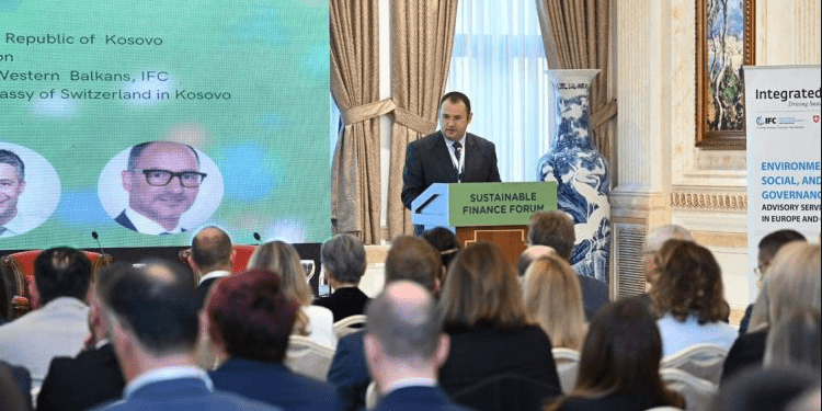 Guvernatori Ismaili: BQK-ja e angazhuar në forcimin e stabilitetin financiar që lidhet me rreziqet e mjedisit në Kosovë