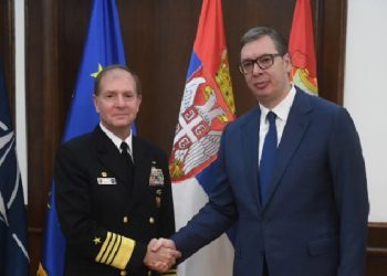 Takoi zyrtarin e NATO-s, çfarë i kërkoi Vuçiq admiralit Stuart Macha