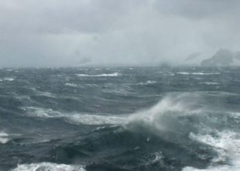 Vlorë, ndalohet lundrimi me anije të vogla përshkak të motit të keq