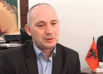 Humolli: Qeveria Kurti po përçan kombin, pret “ndëshkimin” e popullit