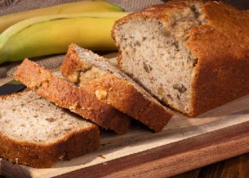 Kek me banane dhe kos, butësi dhe aromë shtëpie