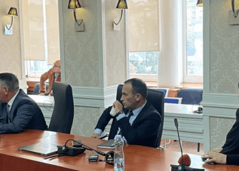 Minatorët në grevë, në komision plas “sherri” mes opozitës dhe zyrtarit qeveritar