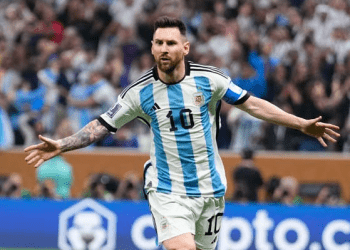 Tifozi provokon Messin me fanellën e Ronaldos, çfarë bëri ylli argjentinas