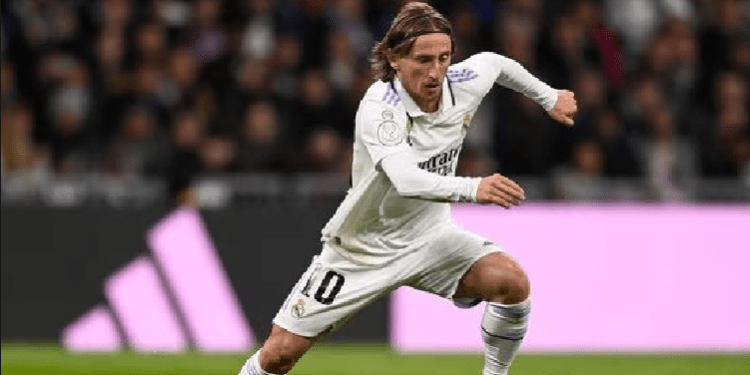 Vetëm një sekondë i duhet Modriq për të shkruar historinë