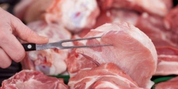 Asgjësohen mbi 60 kg mish në lokalin ku dyshohet se u helmuan mbi 100 persona