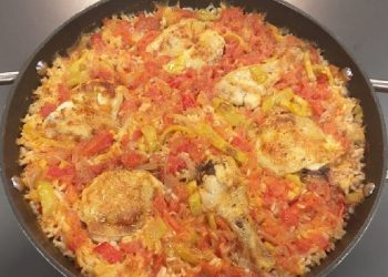 Tavë me oriz dhe domate, shije dhe aromë shtëpie