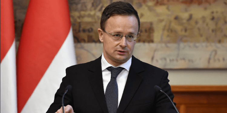 Kryediplomati hungarez në Tiranë: Jemi kundër sanksioneve për Serbinë