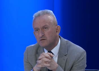 Çalaj: Ardhja e 200 ushtarëve britanez në Kosovën tregon se situata është tensionuar