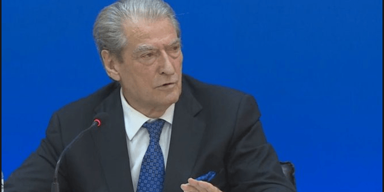 Top Chanel: Sali Berishës i caktohet masa “detyrim paraqitje” dhe i bllokohet pasaporta