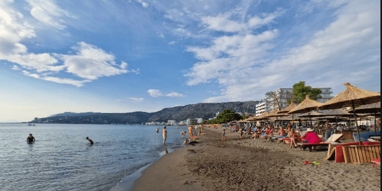 Shëngjini me turist edhe në tetor