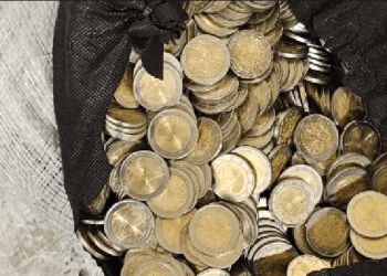 Kapet në flagrancë grupi që fuste në qarkullim 2 euro false, arrestohen 6 të dyshuar