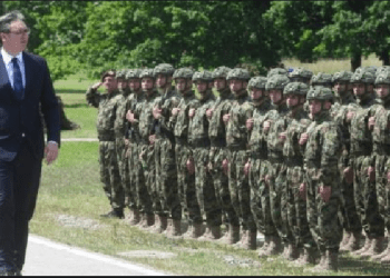 Serbia thërret vullnetarë për ushtri, njohësit e sigurisë: Nxitje rreziku e kërcënim për rajonin