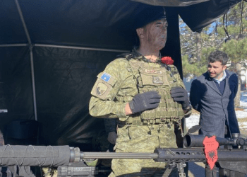 “Dita e Forcës”, në Kazermën “Adem Jashari”, FSK-ja prezantoi armatimin