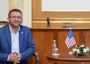 Kupina: Dedaj paska zgjedhur Specialen për të përhapur gënjeshtra për presidenten