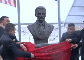 Kryeqytetit i shtohet historia, i derdhur në bronz vjen heroi Hasan Prishtina