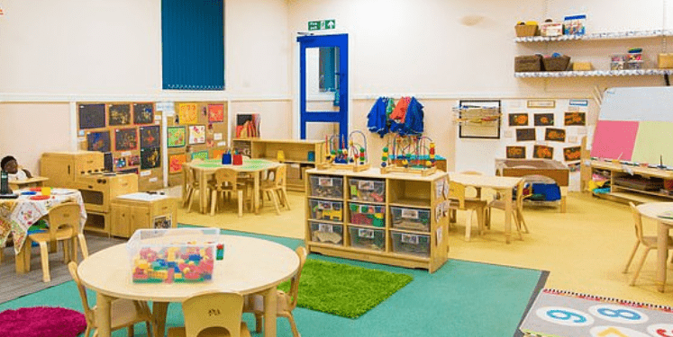 Tiranë, publikohen pamje ku barbarishtë dyshohet se u rrah vajza 3 vjeçare në kopësht