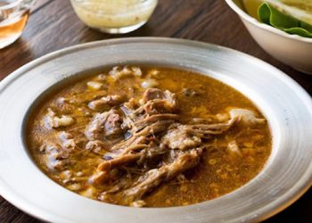 Mënyra e vjetër e përgatitjes së paçes tradicionale në shtëpi