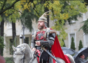 Parada kuqezi e 28 Nëntorit në Tiranë përmes fotografive