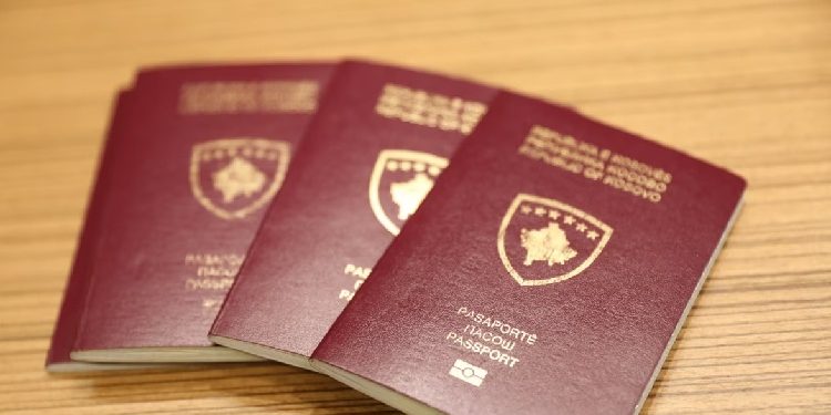 Pasaportat e Kosovës për serbët, çështje integrimi apo zgjedhjeje